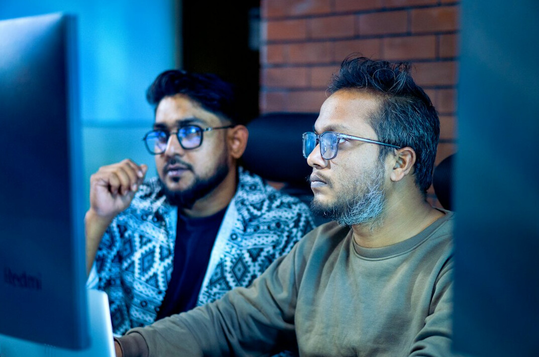 professional programmers in office